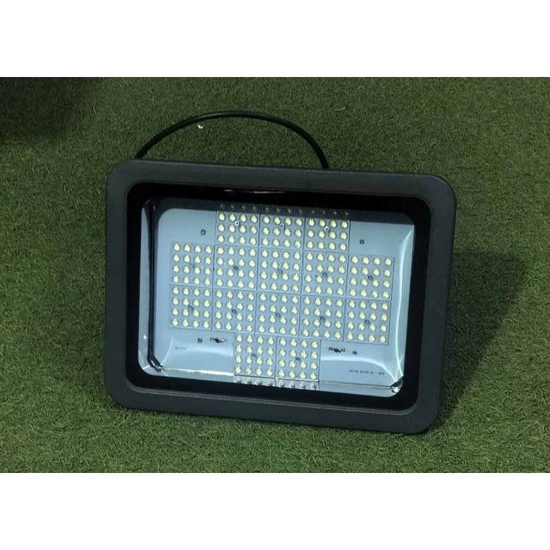 This 100W heavy-duty flood light delivers high-lumen output